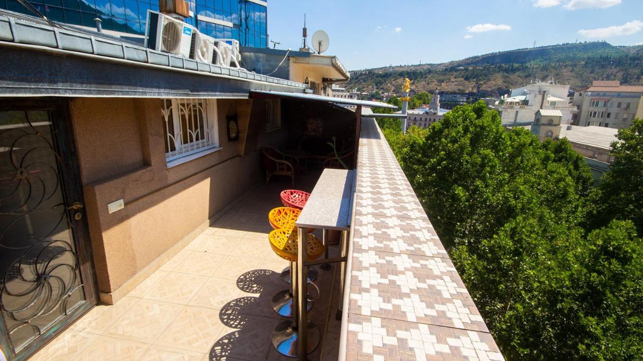 4 Bedroom Apartment On Liberty Square 第比利斯 外观 照片