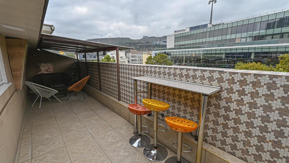 4 Bedroom Apartment On Liberty Square 第比利斯 外观 照片