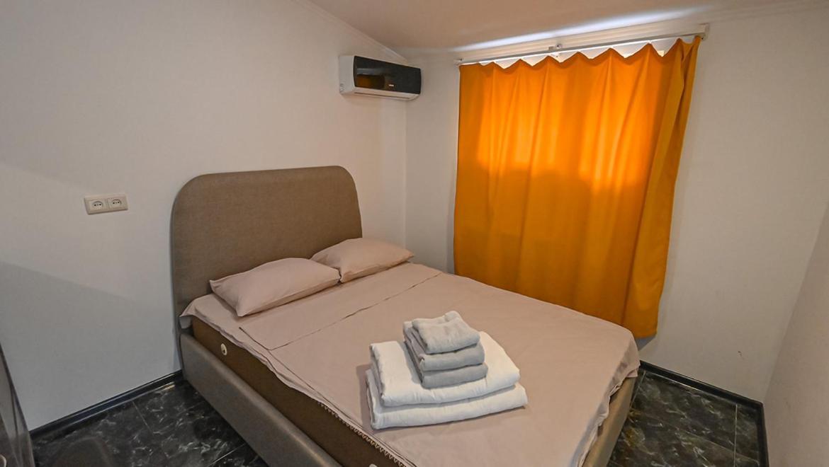 4 Bedroom Apartment On Liberty Square 第比利斯 外观 照片