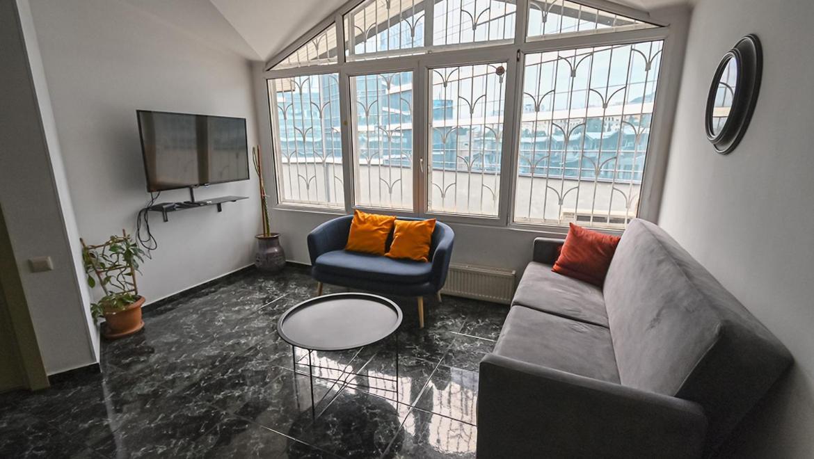 4 Bedroom Apartment On Liberty Square 第比利斯 外观 照片